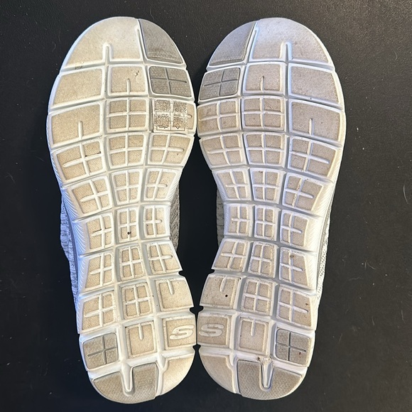 Skechers Air-Cooled Memory Foam Slip On Sneakers Size 9.5 - Picture 3 of 3